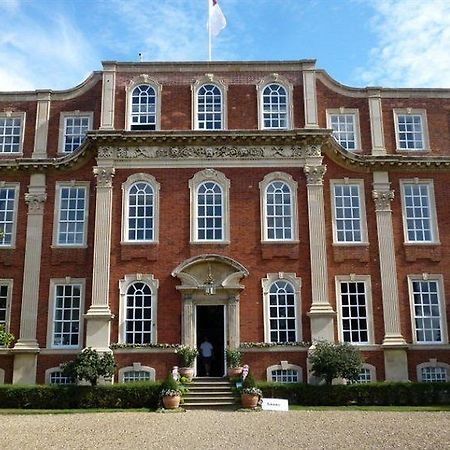 Chicheley Hall Екстериор снимка